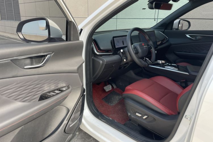 Used BAIC Rubik 2022 1.5T DCT Platinum Edition Interior 5
