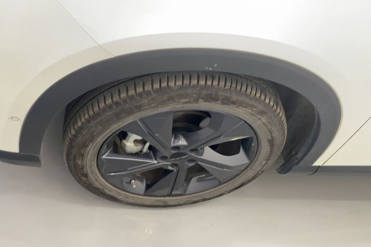 Used BAIC Rubik 2022 1.5T DCT Star Edition Left Front Wheel Hub