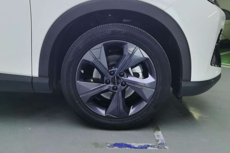 Used BAIC Rubik 2022 1.5T DCT Diamond Edition Left Front Wheel Hub