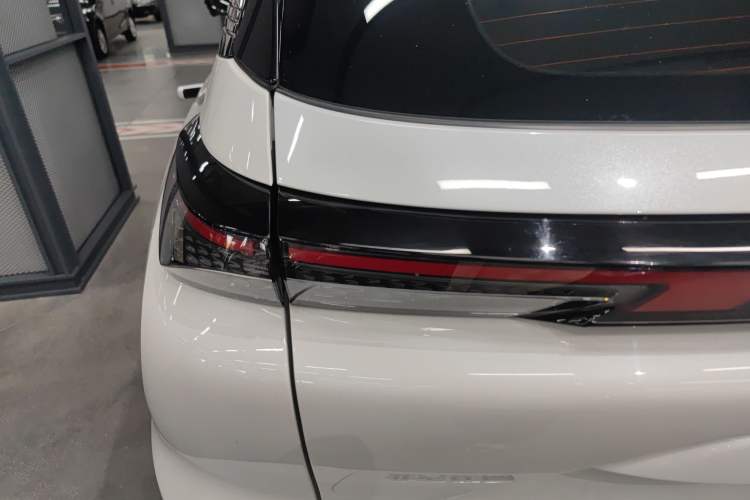 Used BAIC Rubik 2022 1.5T DCT Platinum Edition Left Rear Taillight