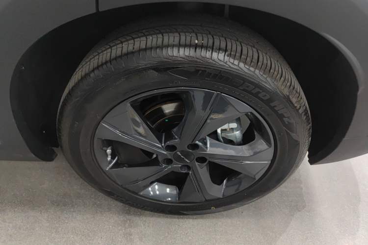 Used BAIC Rubik 2022 1.5T DCT Platinum Edition Left Rear Wheel Hub