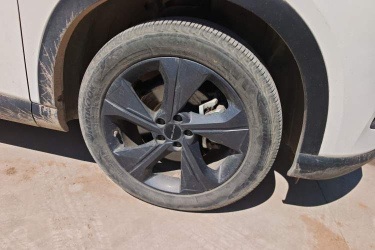 Used BAIC Rubik 2022 1.5T DCT Platinum Edition Right Front Wheel Hub