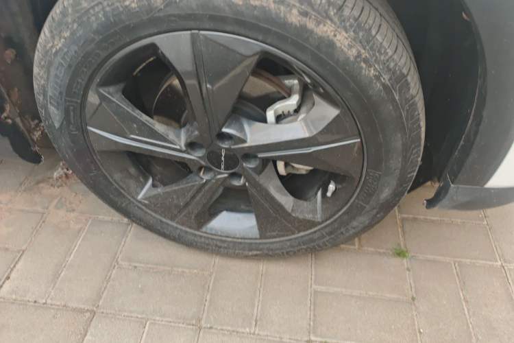 Used BAIC Rubik 2022 1.5T DCT Platinum Edition Right Front Wheel Hub