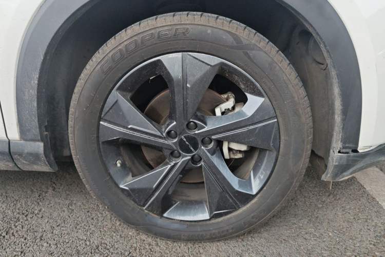 Used BAIC Rubik 2022 1.5T DCT Platinum Edition Right Front Wheel Hub