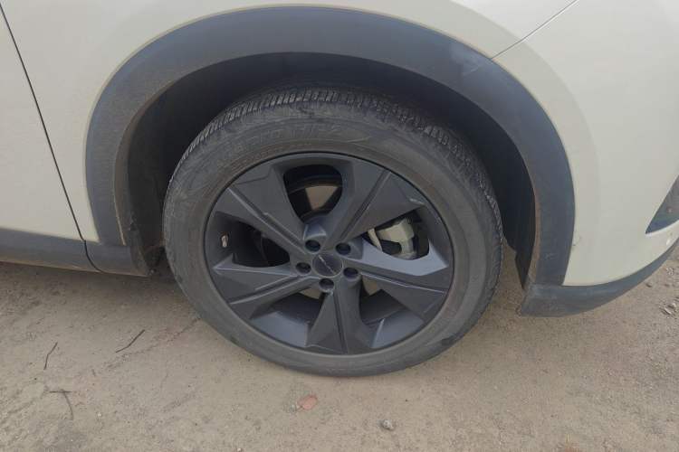 Used BAIC Rubik 2022 1.5T DCT Diamond Edition Right Front Wheel Hub