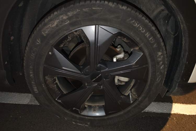 Used BAIC Rubik 2022 1.5T DCT Star Edition Right Front Wheel Hub