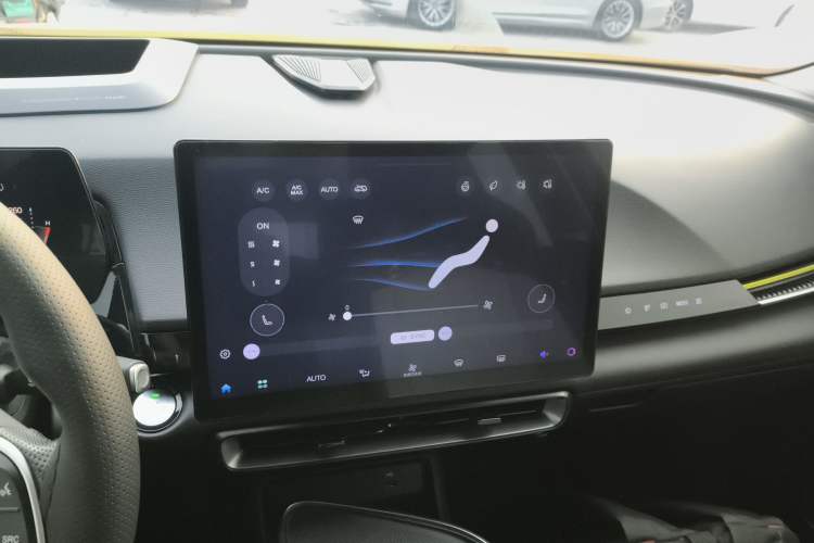 Used BAIC Rubik 2022 1.5T DCT Star Edition Audio And AC Panel