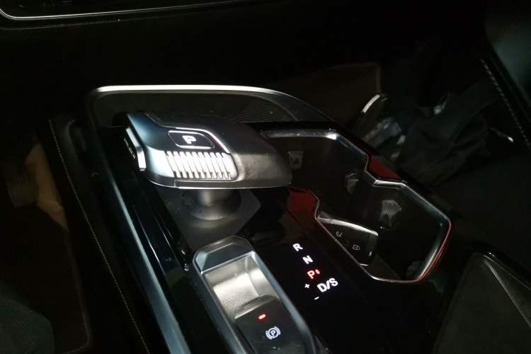 Used BAIC Rubik 2022 1.5T DCT Diamond Edition Gear Lever