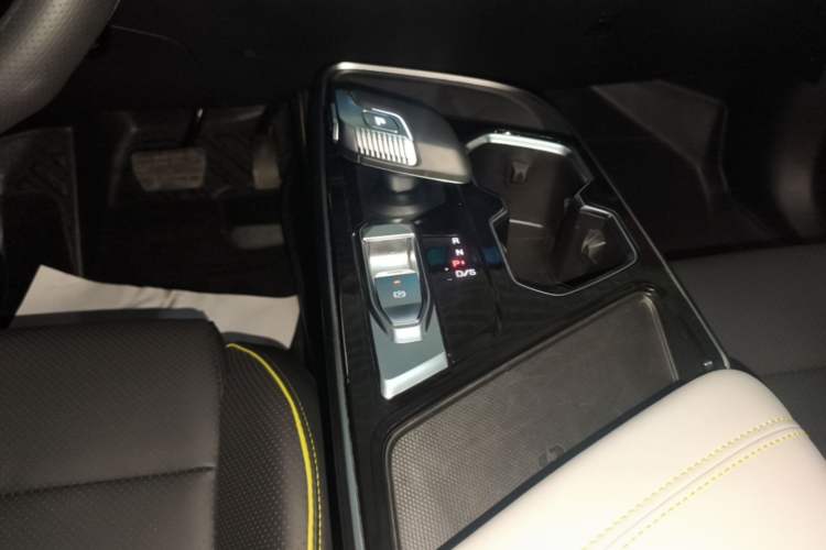 Used BAIC Rubik 2022 1.5T DCT Star Edition Gear Lever