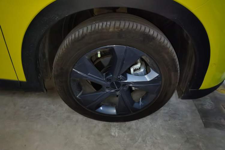 Used BAIC Rubik 2022 1.5T DCT Star Edition Right Front Wheel Hub