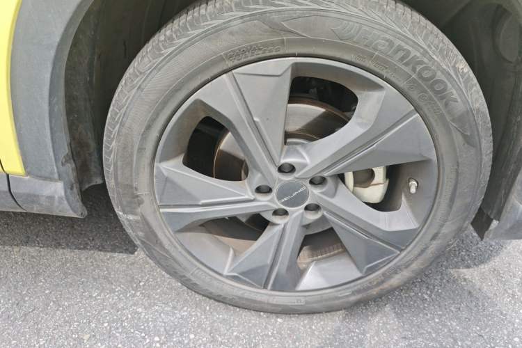 Used BAIC Rubik 2022 1.5T DCT Golden Edition Right Front Wheel Hub