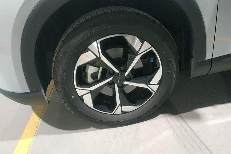 Used BAIC Rubik 2023 1.5T DCT Youth Edition Left Front Wheel Hub