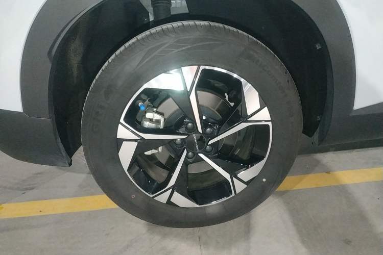 Used BAIC Rubik 2023 1.5T DCT Youth Edition Right Rear Wheel Hub