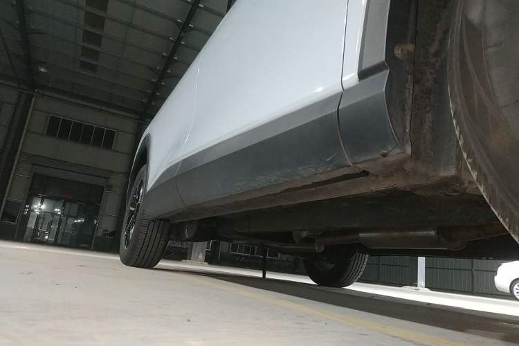 Used BAIC Rubik 2023 1.5T DCT Youth Edition Right Side Sill