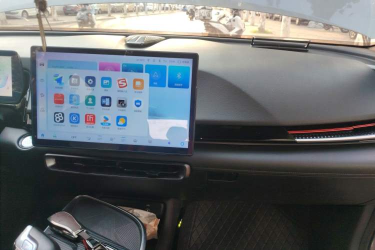 Used BAIC Rubik 2023 1.5T DCT Golden Edition Audio And AC Panel
