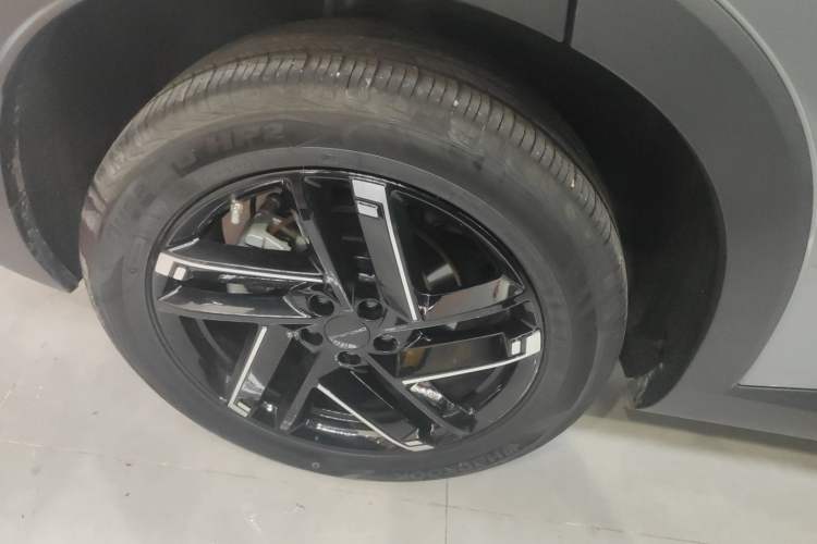 Used BAIC Rubik 2023 1.5T DCT Golden Edition Right Rear Wheel Hub