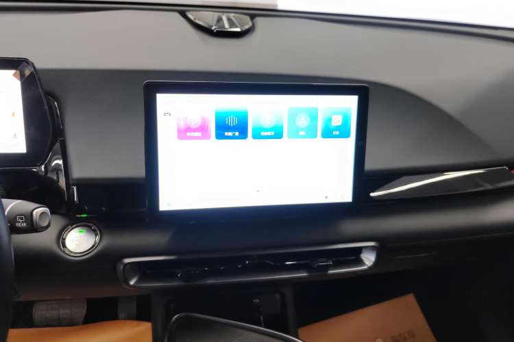 Used BAIC Rubik 2023 1.5T DCT Youth Edition Audio And AC Panel