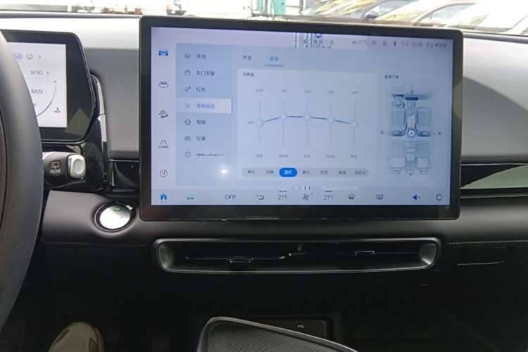 Used BAIC Rubik 2023 1.5T DCT Golden Edition Audio And AC Panel