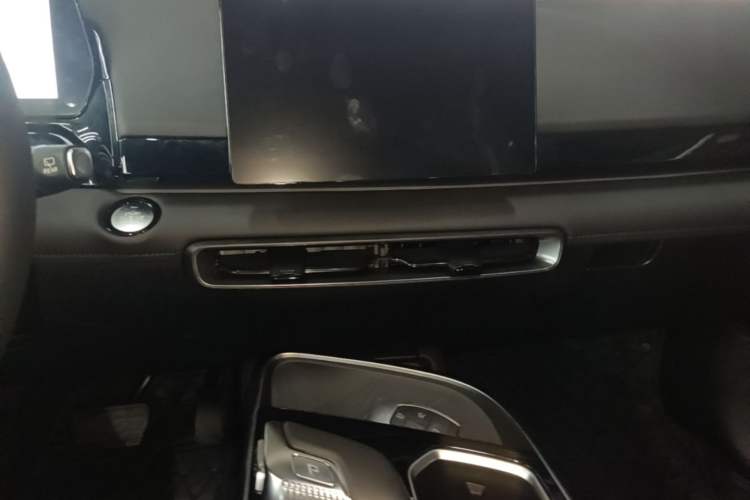 Used BAIC Rubik 2023 1.5T DCT Youth Edition Audio And AC Panel