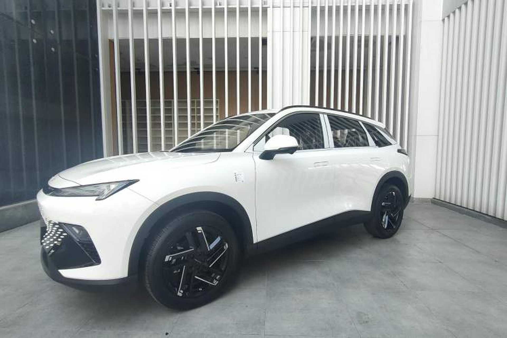 Used BAIC Rubik 2023 1.5T DCT Golden Edition Exterior 10