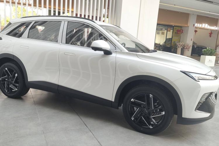 Used BAIC Rubik 2023 1.5T DCT Golden Edition Exterior 5