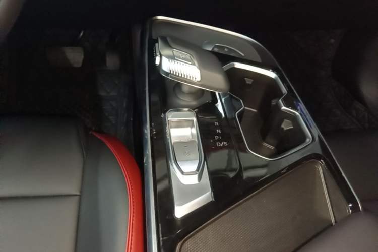 Used BAIC Rubik 2023 1.5T DCT Youth Edition Gear Lever