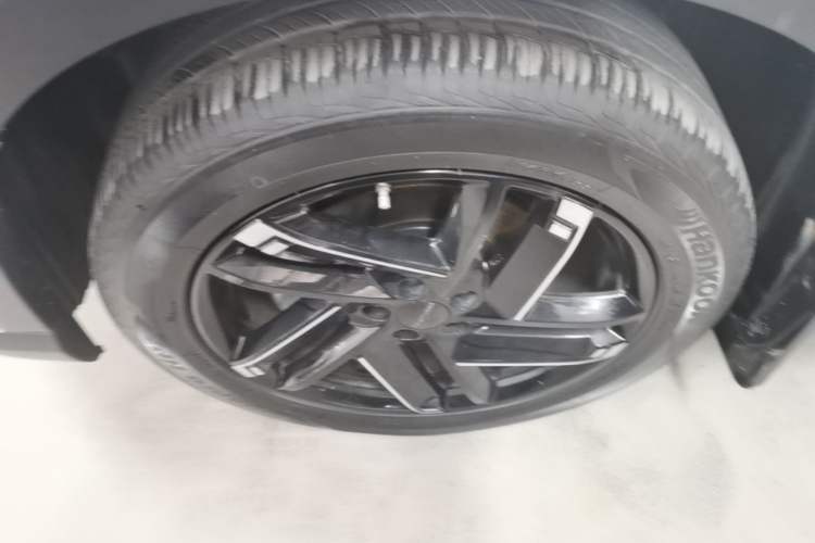 Used BAIC Rubik 2023 1.5T DCT Golden Edition Left Front Wheel Hub