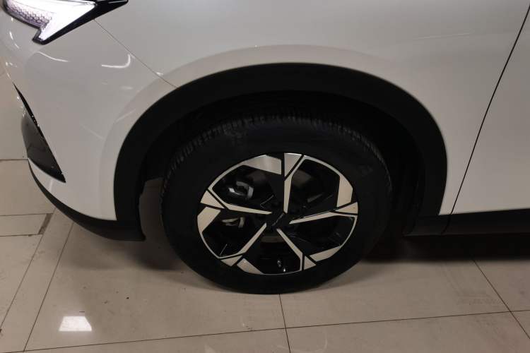Used BAIC Rubik 2023 1.5T DCT Youth Edition Left Front Wheel Hub