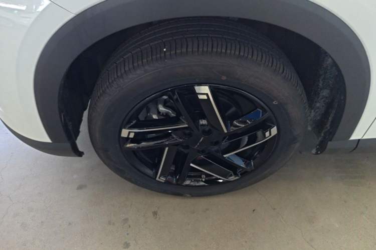 Used BAIC Rubik 2023 1.5T DCT Golden Edition Left Front Wheel Hub