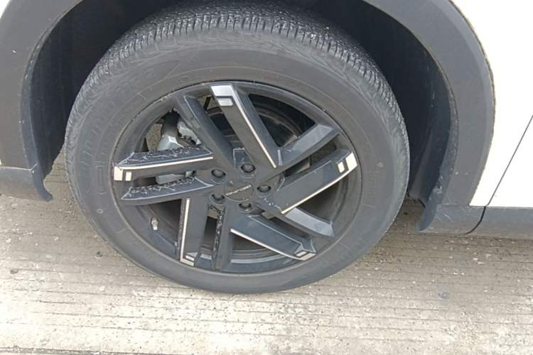 Used BAIC Rubik 2023 1.5T DCT Golden Edition Left Front Wheel Hub