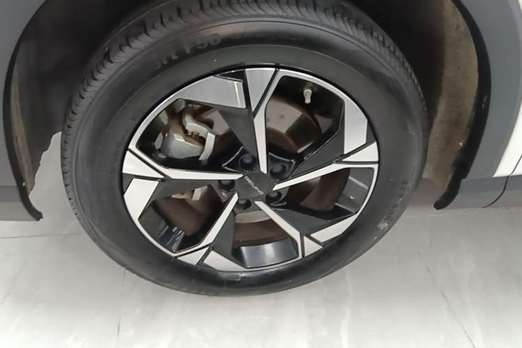 Used BAIC Rubik 2023 1.5T DCT Youth Edition Left Front Wheel Hub