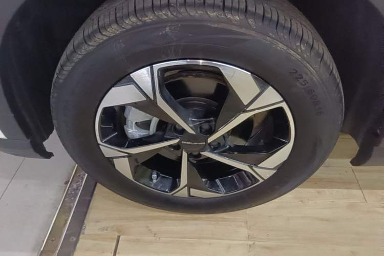 Used BAIC Rubik 2023 1.5T DCT Youth Edition Left Front Wheel Hub