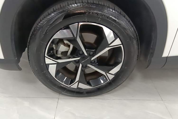 Used BAIC Rubik 2023 1.5T DCT Youth Edition Left Front Wheel Hub