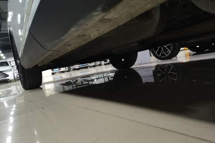 Used BAIC Rubik 2023 1.5T DCT Youth Edition Left Side Sill