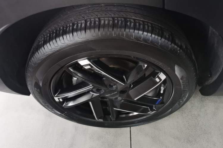Used BAIC Rubik 2023 1.5T DCT Golden Edition Right Rear Wheel Hub