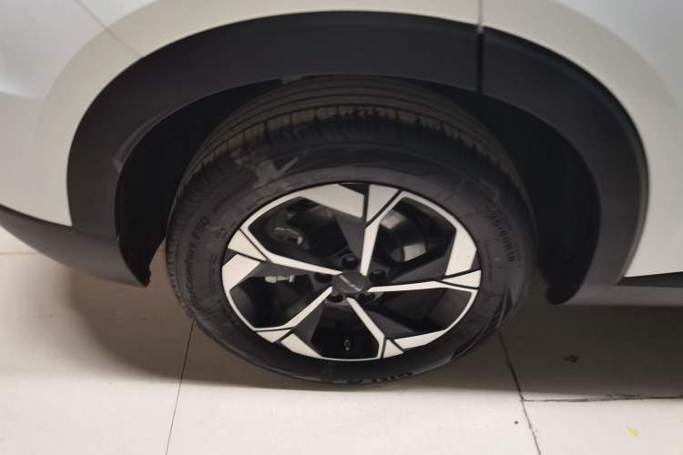 Used BAIC Rubik 2023 1.5T DCT Youth Edition Right Rear Wheel Hub