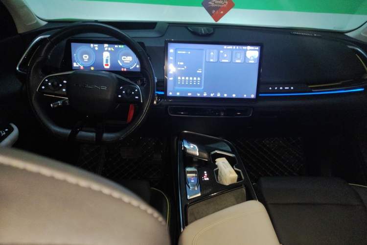Used BAIC Rubik 2023 1.5T DCT Diamond Edition Center Console