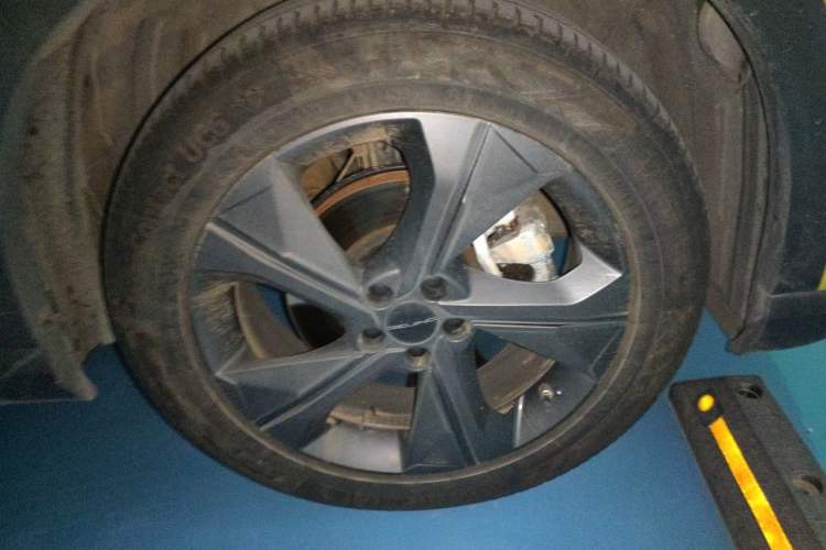 Used BAIC Rubik 2023 1.5T DCT Diamond Edition Right Front Wheel Hub