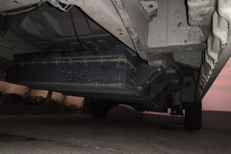 Used BAIC Ruixiang Boteng V2 EV 2022 Enclosed Van Standard Type Henan Lithium Battery Chassis Front Left