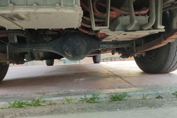 Used BAIC Ruixiang Boteng V2 EV 2022 Enclosed Van Standard Type Henan Lithium Battery Chassis Rear