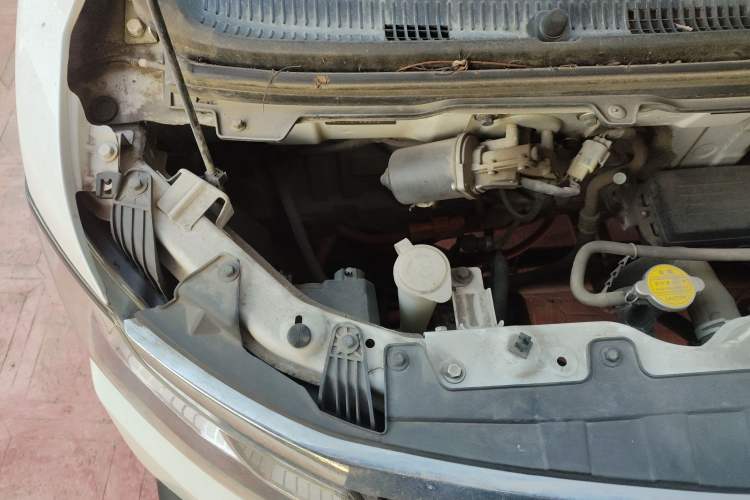 Used BAIC Ruixiang Boteng V2 EV 2022 Enclosed Van Standard Type Henan Lithium Battery Engine Bay Right