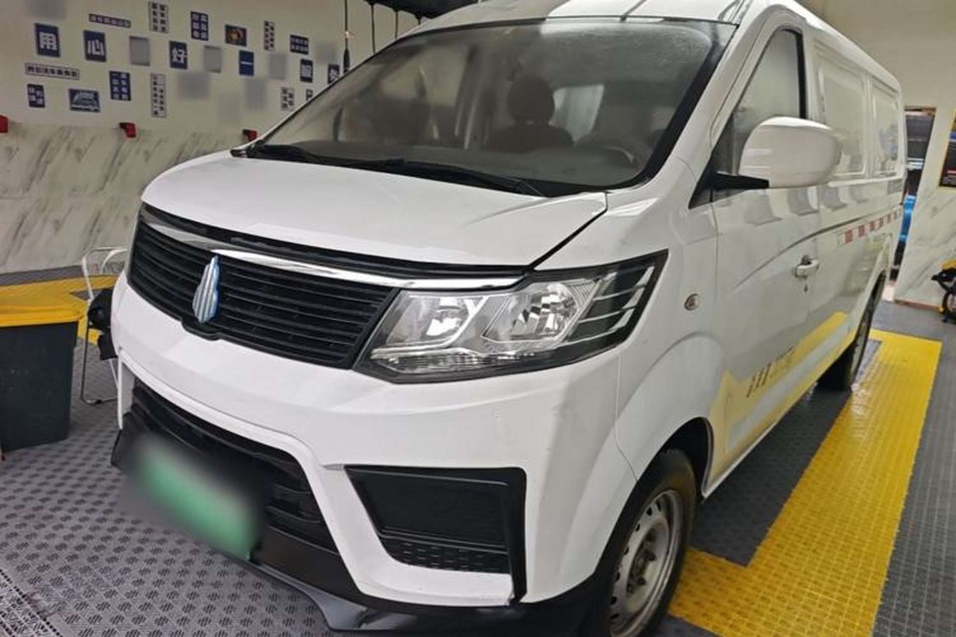 Used BAIC Ruixiang Boteng V2 EV 2022 Enclosed Van Standard Type Henan Lithium Battery Front Left 45 Deg