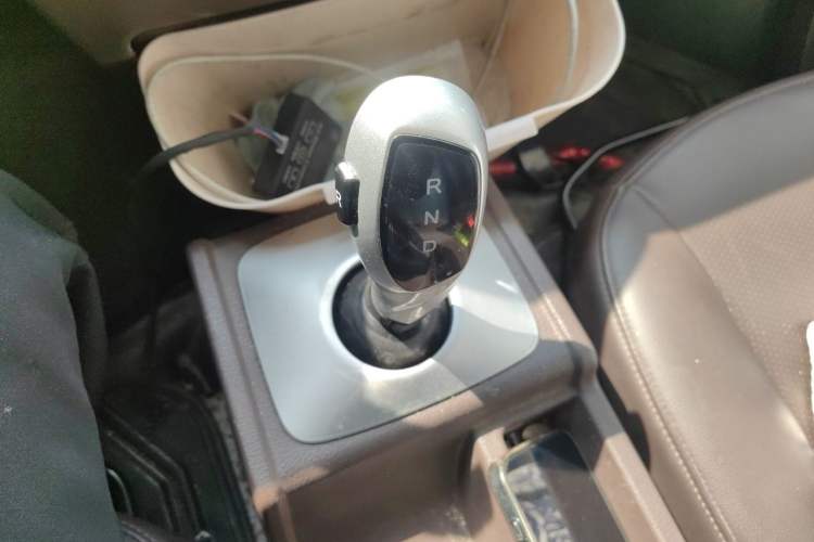 Used BAIC Ruixiang Boteng V2 EV 2022 Enclosed Van Standard Type Henan Lithium Battery Gear Lever