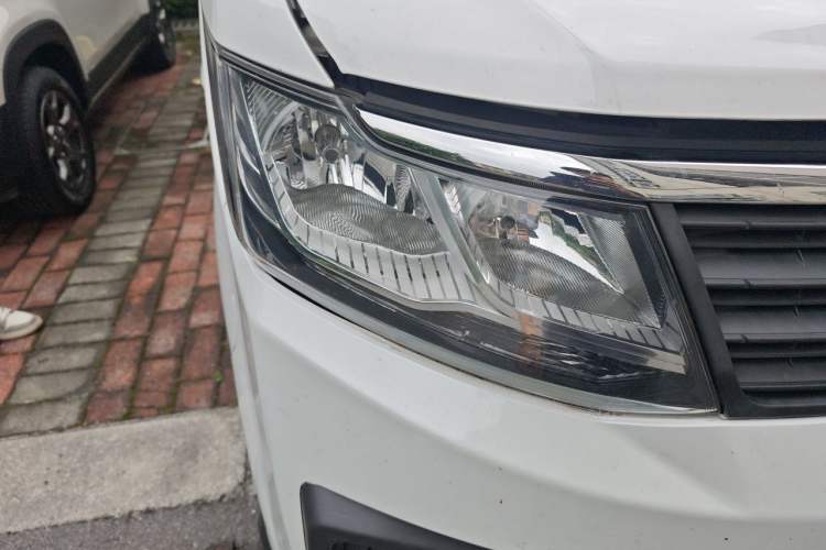 Used BAIC Ruixiang Boteng V2 EV 2022 Enclosed Van Standard Type Henan Lithium Battery Right Front Headlight