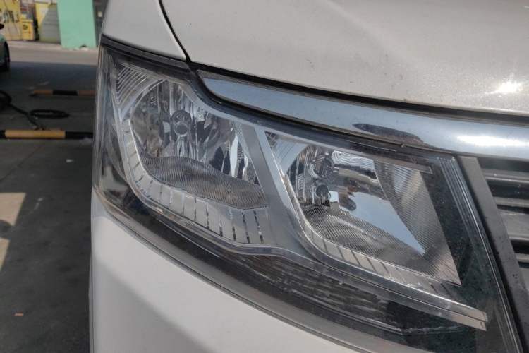 Used BAIC Ruixiang Boteng V2 EV 2022 Enclosed Van Standard Type Henan Lithium Battery Right Front Headlight