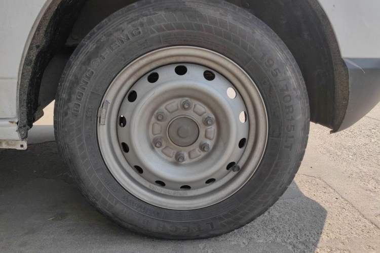 Used BAIC Ruixiang Boteng V2 EV 2022 Enclosed Van Standard Type Henan Lithium Battery Right Front Wheel Hub