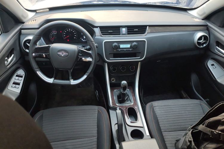 Used BAIC Ruixiang X3 2022 1.5L Manual Base Version 5 Seats Center Console