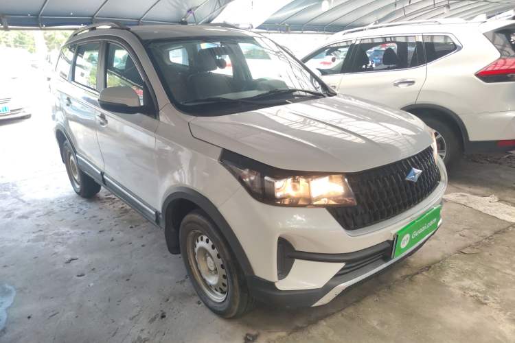 Used BAIC Ruixiang X3 2022 1.5L Manual Base Version 5 Seats Front Right 45 Deg