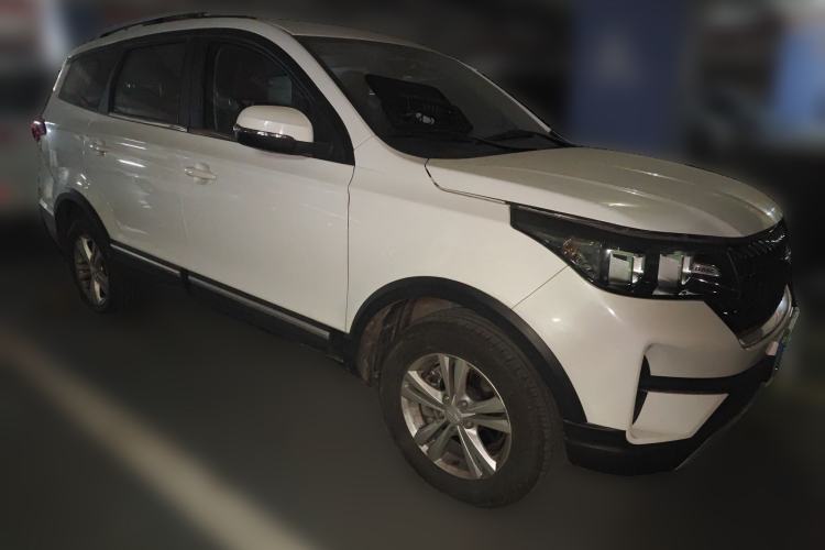 Used BAIC Ruixiang X3 2022 1.5L Manual Luxury Version 7 Seats Front Right 45 Deg