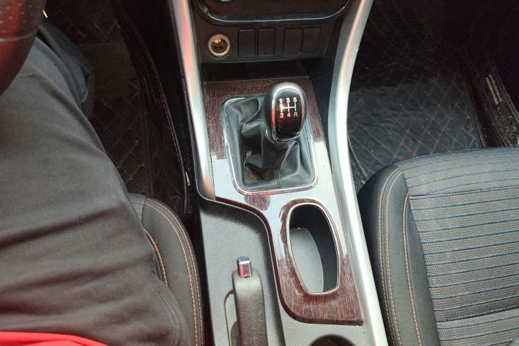 Used BAIC Ruixiang X3 2022 1.5L Manual Base Version 5 Seats Gear Lever
